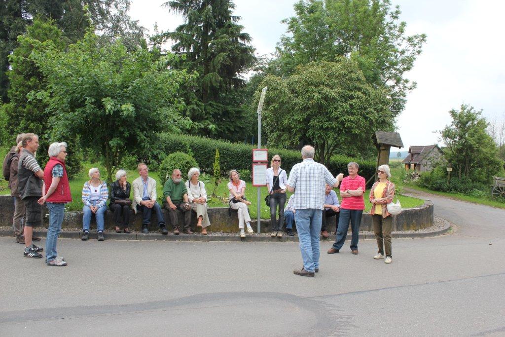 Auf dem Gelände des Tönnieshof